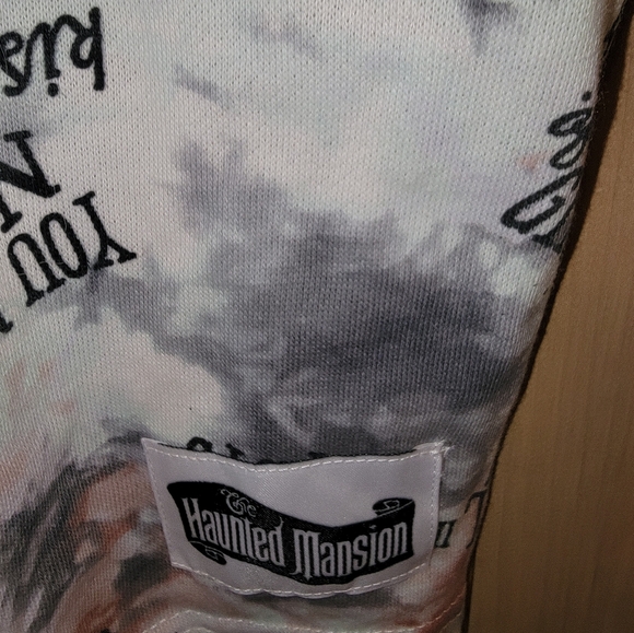 NWT Mens sz L Disney Haunted Mansion Shorts with pockets - Picture 8 of 10